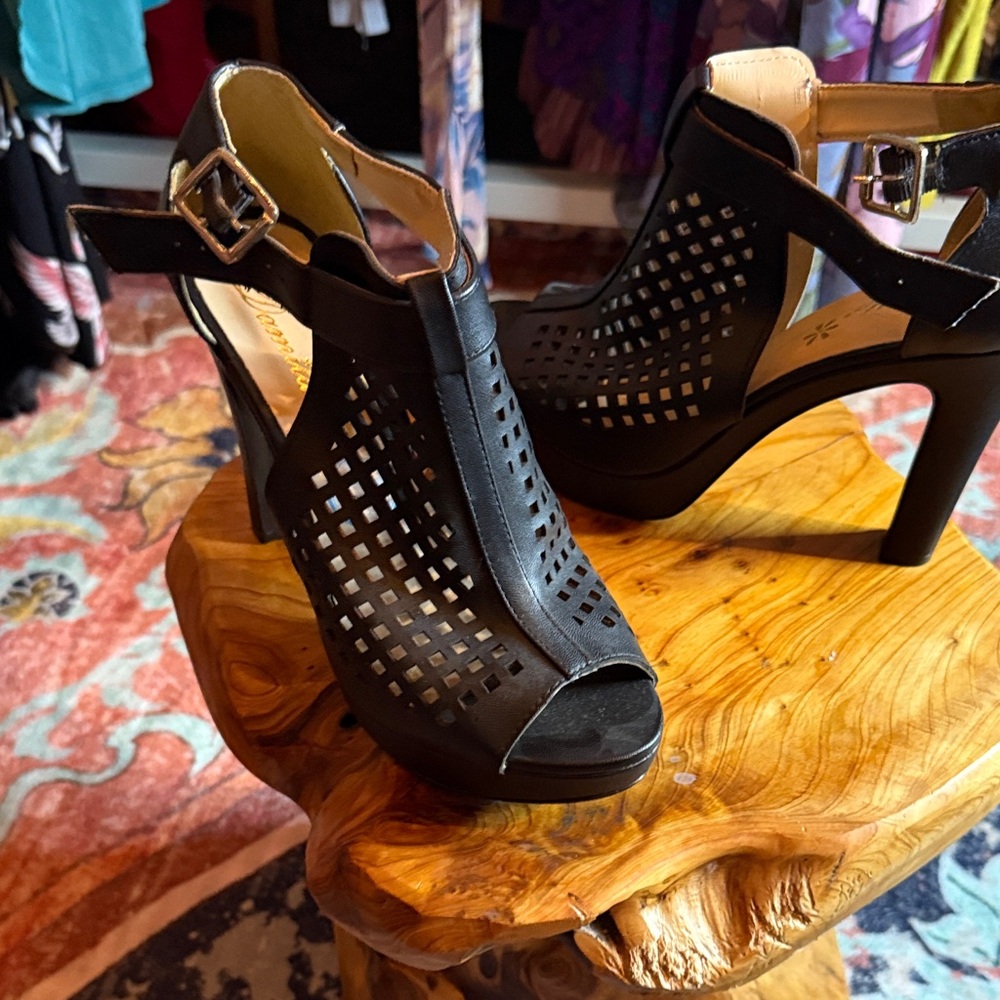 Chic Black Peep-Toe Heels